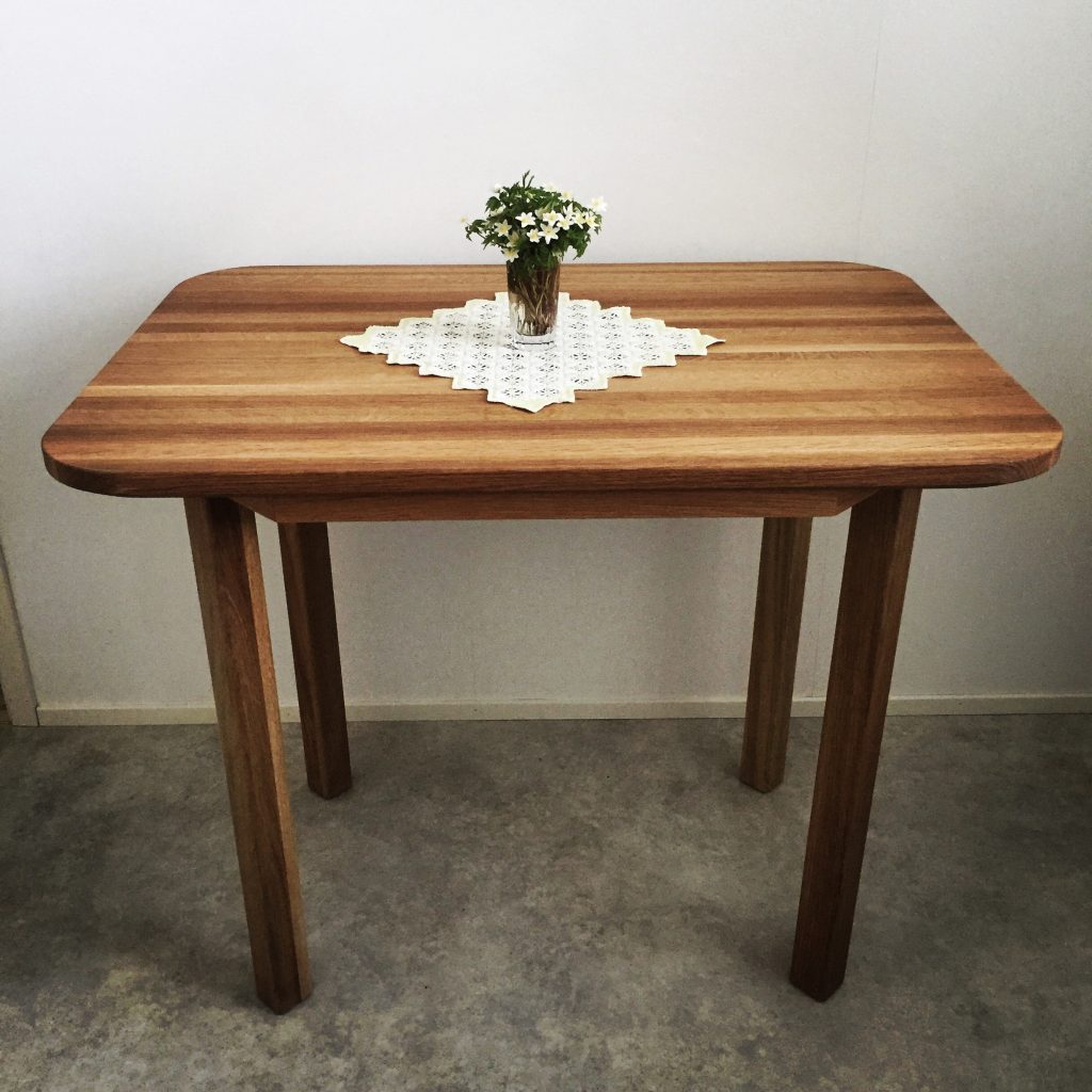 Träbord i ek, designat efter önskmål